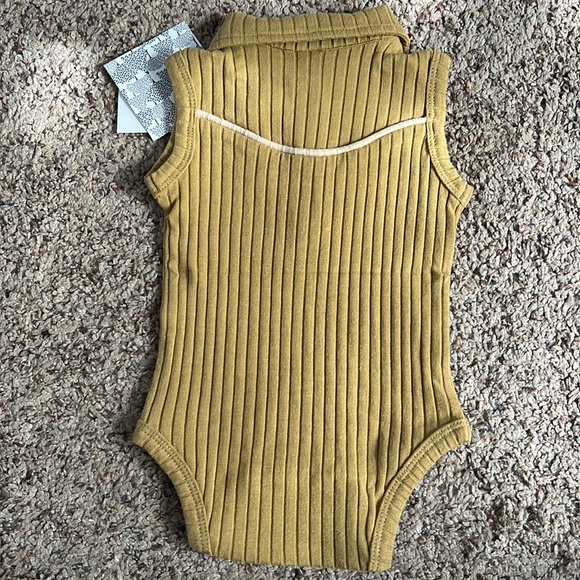 KQ 0-3 month ribbed sleeveless onesie - Picture 2 of 2